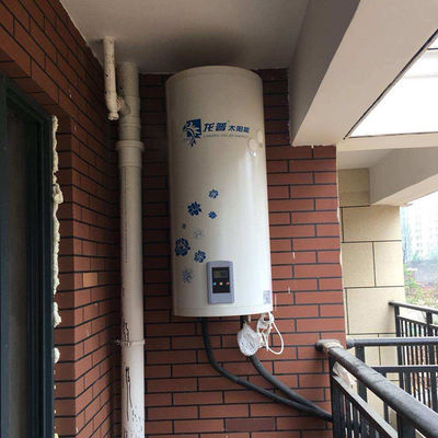 Sistema de água quente solar dividido com circulação de fluido anticongelante